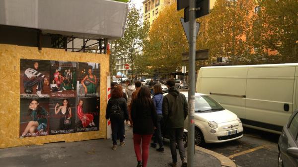 Valentino s’inspire de l’univers du sport avec ses pop-up stores VLTN