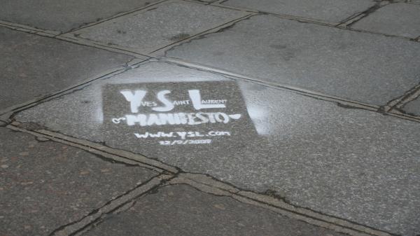 Yves Saint Laurent dévoile son Manifesto avec le Clean Tag