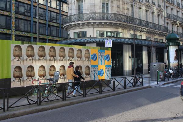 Acne défile à Beaubourg et dans Paris