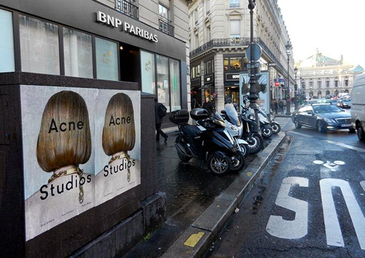 Acne défile à Beaubourg et dans Paris