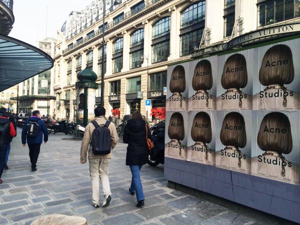 Acne défile à Beaubourg et dans Paris