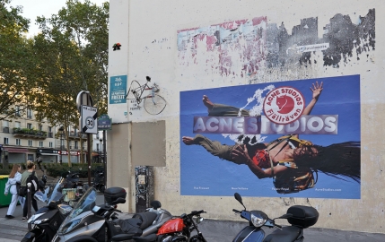 Acne, une campagne en deux vagues