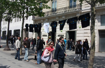 Adidas va Droit au But avec sa nouvelle campagne