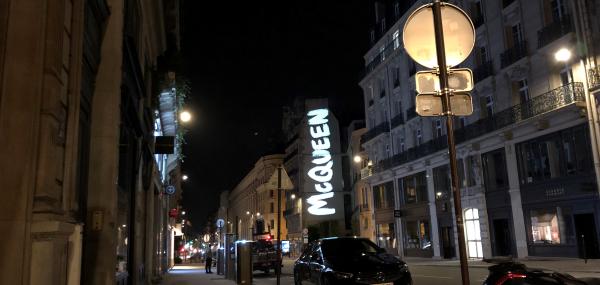 Le géant McQueen s’offre la planète Mode