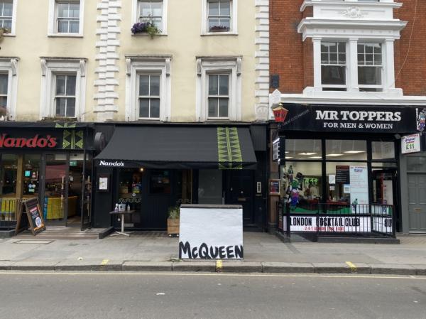 Alexander McQueen’s Graffiti is everywhere !