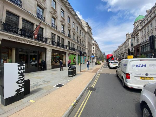 Alexander McQueen’s Graffiti is everywhere !