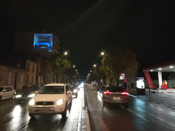 Audi rolls out its new SUV on the walls