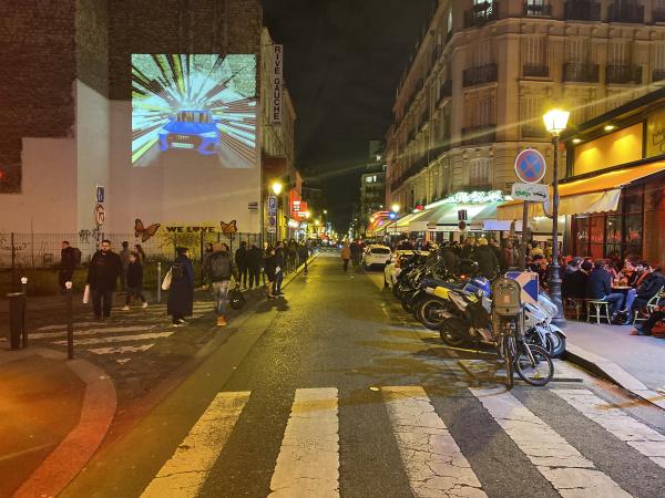 Audi rolls out its new SUV on the walls