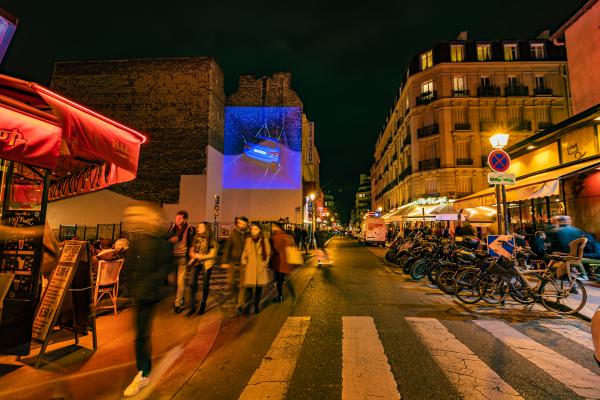 Audi rolls out its new SUV on the walls