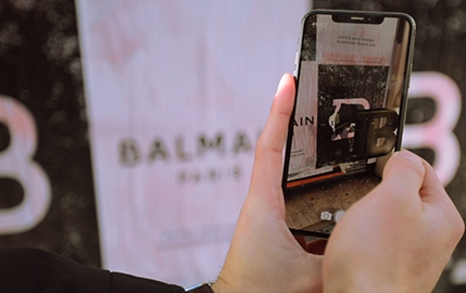 Balmain, un nouveau monogramme contemporain, épuré et stylisé.