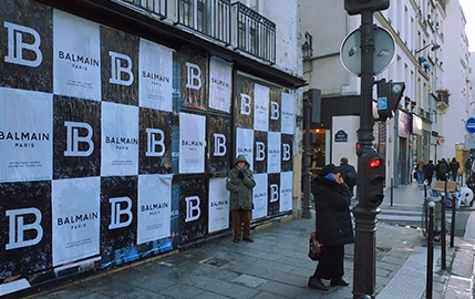 Balmain, un nouveau monogramme contemporain, épuré et stylisé.