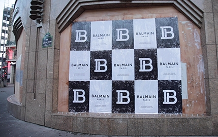 Balmain, un nouveau monogramme contemporain, épuré et stylisé.