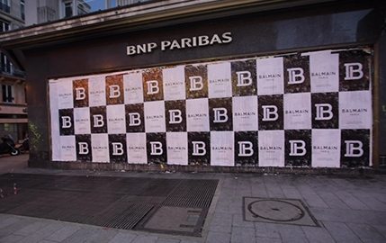 Balmain, un nouveau monogramme contemporain, épuré et stylisé.