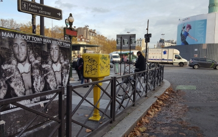 Paris déshabille Neymar grâce à l'affichage sauvage & sexy