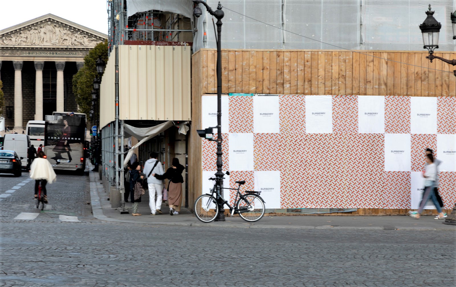 Nouveau monogramme Burberry pour une nouvelle ére synonyme de retour aux sources