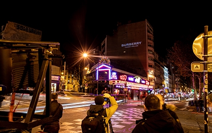 Burberry se projette sur les murs de la ville lumière