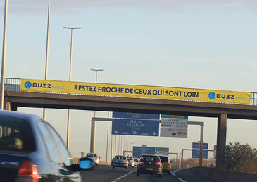 Restez proche de ceux qui sont loin