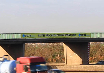 Restez proche de ceux qui sont loin