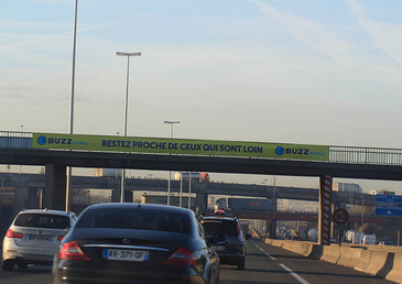 Restez proche de ceux qui sont loin