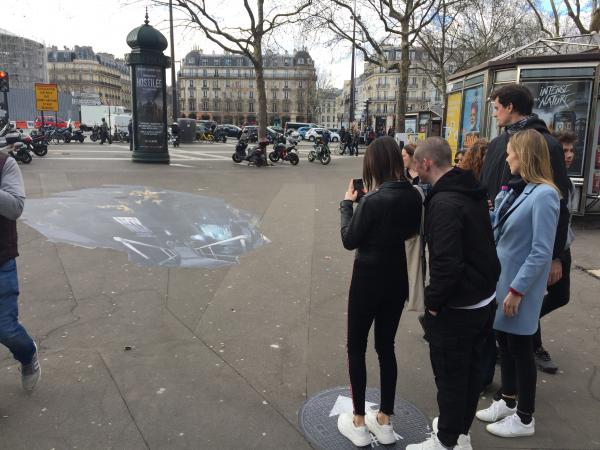 Pour une invitation à descendre les marches
