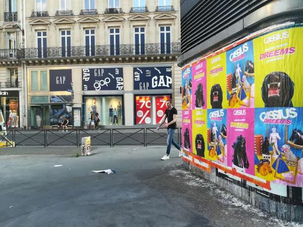 Un hommage en affichage