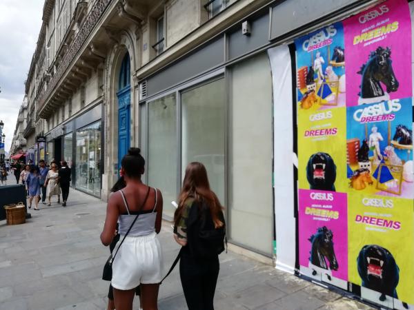 Un hommage en affichage