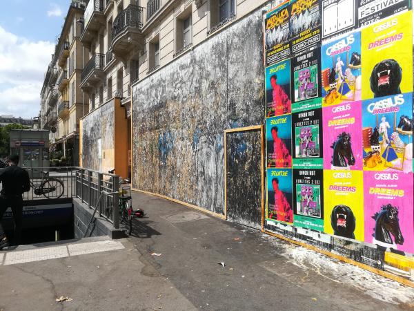 Un hommage en affichage