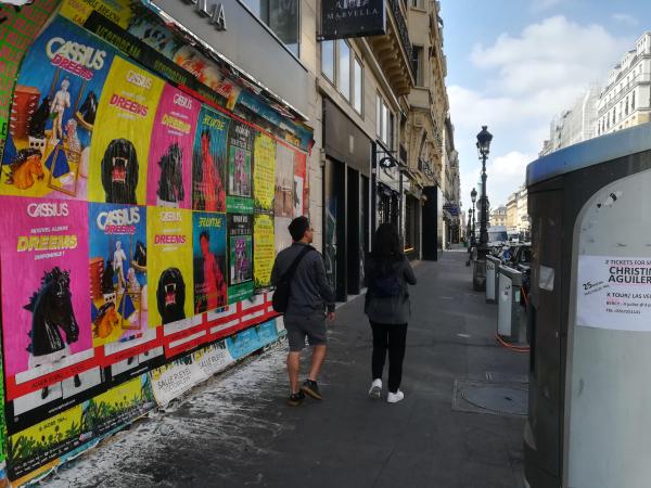 Un hommage en affichage