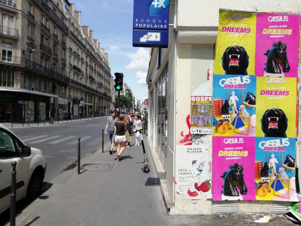 Un hommage en affichage