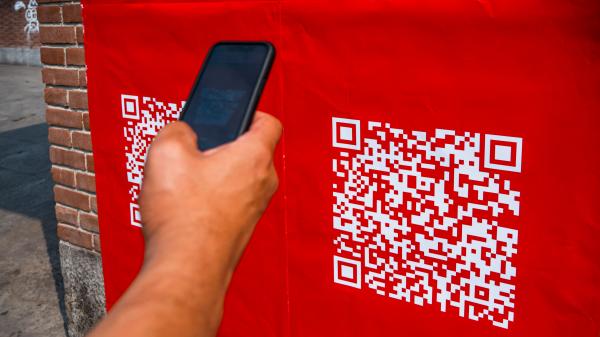 Diesel prend la vague du phygital