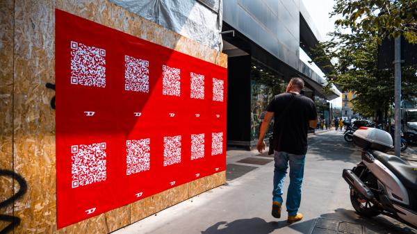 Diesel prend la vague du phygital