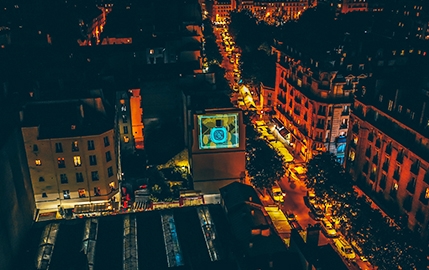 L'eau de Minthé embaume la nuit parisienne