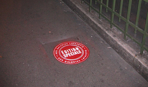 Les Galeries Lafayette font rougir les trottoirs du quartier Haussmann