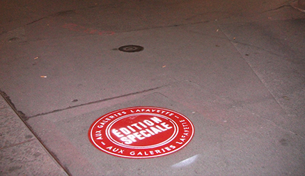 Les Galeries Lafayette font rougir les trottoirs du quartier Haussmann