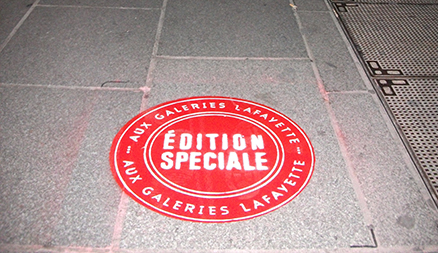 Les Galeries Lafayette font rougir les trottoirs du quartier Haussmann