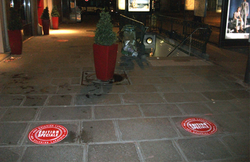 Les Galeries Lafayette font rougir les trottoirs du quartier Haussmann