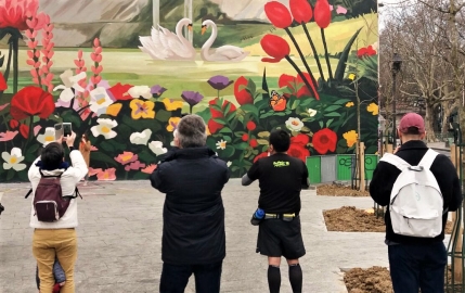 Une fresque artistique monumentale pour Bloom de Gucci