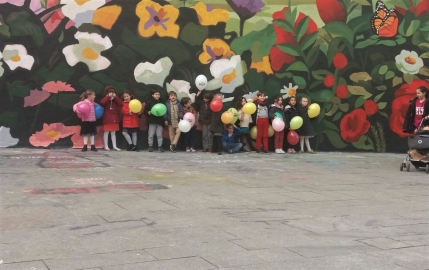 Une fresque artistique monumentale pour Bloom de Gucci