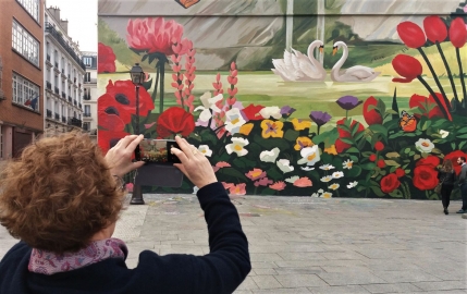 Une fresque artistique monumentale pour Bloom de Gucci