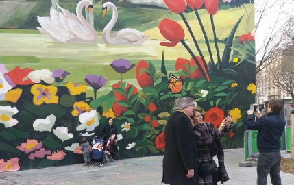 Une fresque artistique monumentale pour Bloom de Gucci