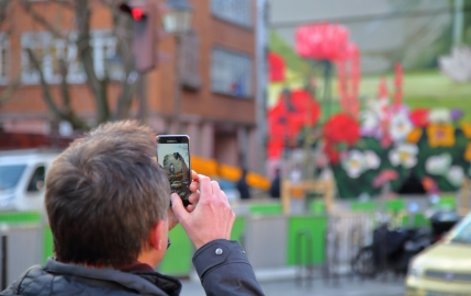 Une fresque artistique monumentale pour Bloom de Gucci