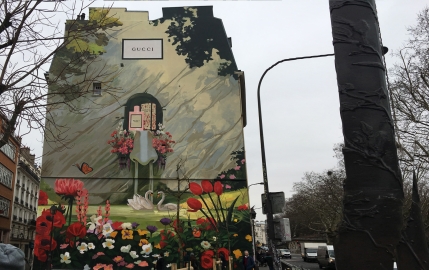 Une fresque artistique monumentale pour Bloom de Gucci