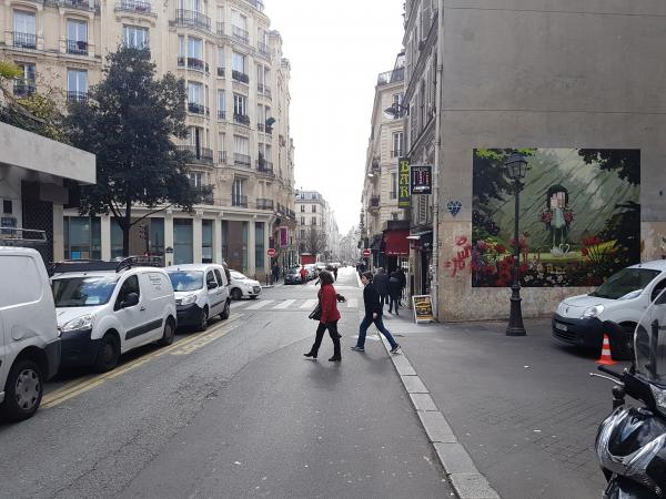 Gucci cristallise encore une fois Paris avec une fresque artistique pour son nouveau parfum !