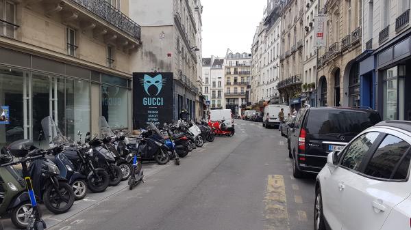 Comme une ode avant-gardiste au confinement, Le Masque, signé Gucci