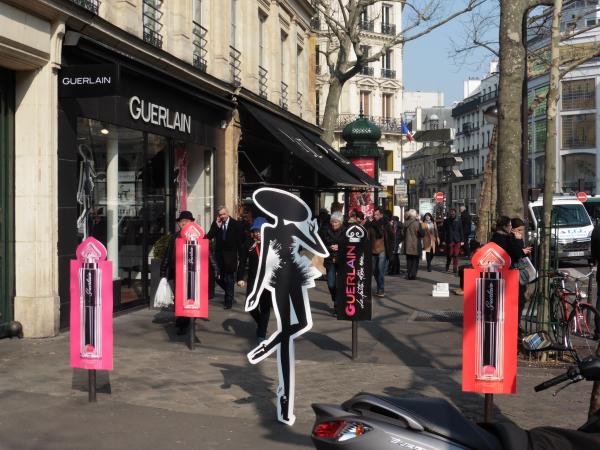 La Petite Robe Noir fait un retour... tenez vous prêt... tout en couleur!