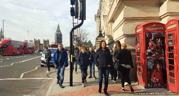 Valentino s’inspire de l’univers du sport avec ses pop-up stores VLTN