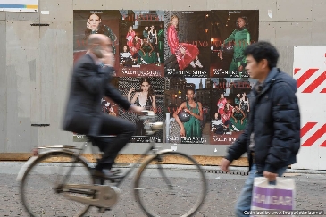 Valentino s’inspire de l’univers du sport avec ses pop-up stores VLTN