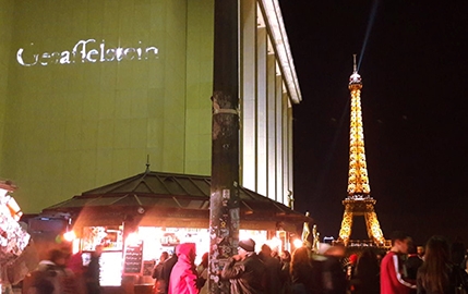 Coup de pub impressionnant de l'énigmatique DJ Gesaffelstein dans Paris