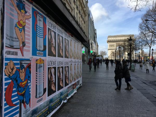 Les pouvoirs de Superman & Wonder Woman s'emparent de Jean-Paul Gaultier