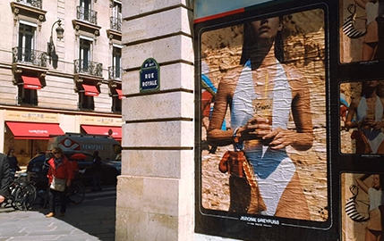 Affichage sauvage tout en fraîcheur pour la nouvelle collection Jérôme Dreyfuss